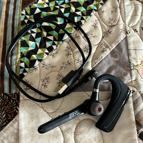 Bluetooth Headset - Picture 3 of 3